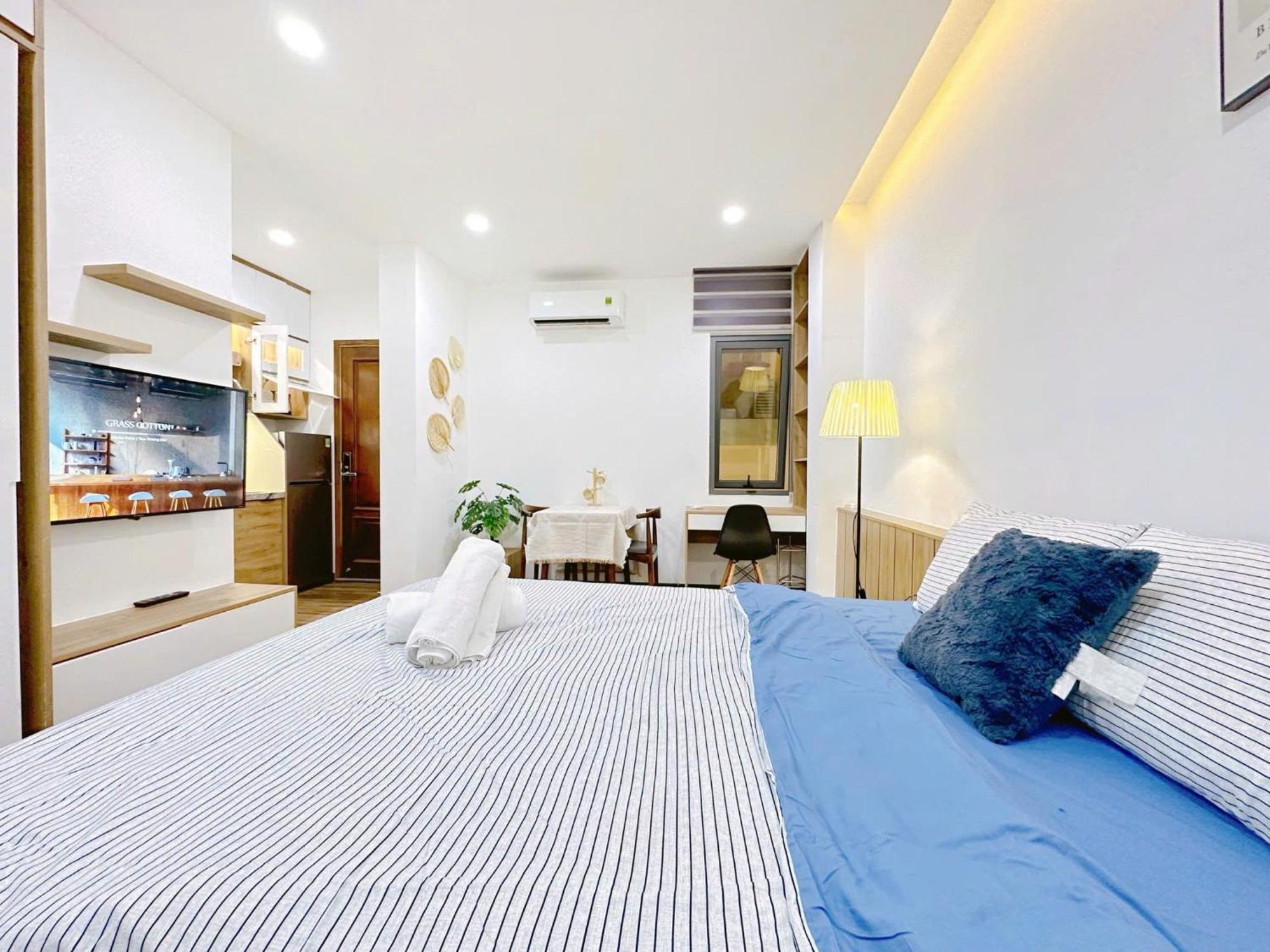 Apartment Riverside House Near Airport